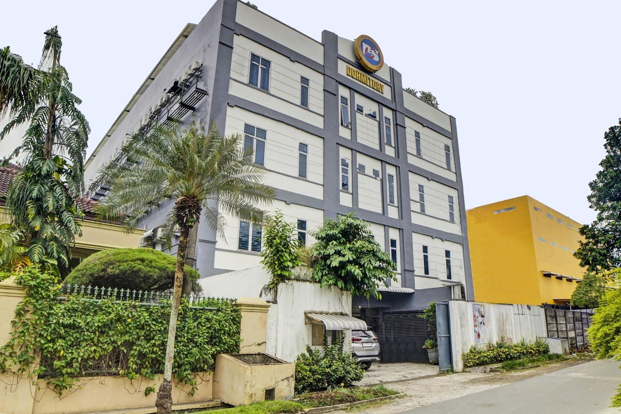 Spot On 92822 Finest House Near Amplas Bus Terminal Medan Exterior foto